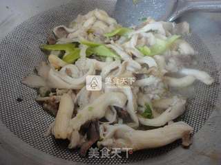 蘑菇尖椒炒肉的做法步骤:9