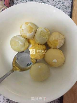 蛋黄南瓜泥花朵面包的做法步骤:4