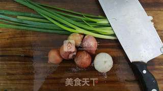 柱候酱爆炒黄蚬的做法步骤:2