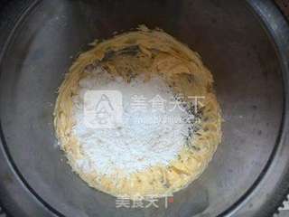 炎炎夏日吃起来也不觉油腻的饼干-----香葱曲奇的做法步骤:3