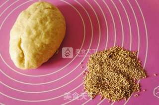 芝麻椰蓉花式面包的做法步骤:5