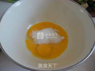 油麦菜戚风蛋糕的做法步骤:4