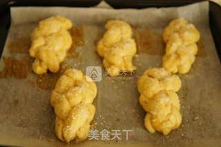 芝麻椰蓉花式面包的做法步骤:10