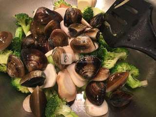 蛤蜊西兰花(鲜蔬蛤蜊)的做法步骤:6