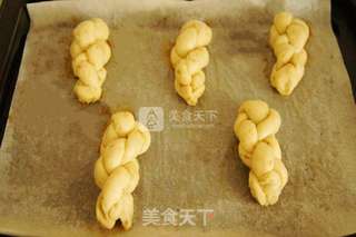 芝麻椰蓉花式面包的做法步骤:9