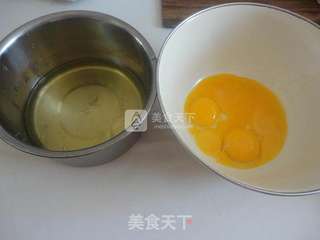 油麦菜戚风蛋糕的做法步骤:3