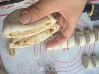 麻酱糖花卷的做法步骤:9