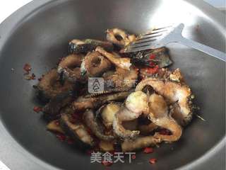 米饭杀手【泡椒烧黑鱼】的做法步骤：7