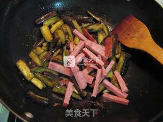 火腿肠烧茄子的做法步骤:7