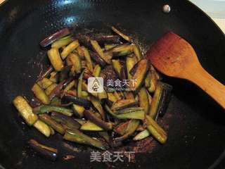 火腿肠烧茄子的做法步骤:6
