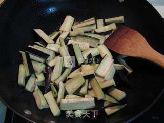火腿肠烧茄子的做法步骤:5