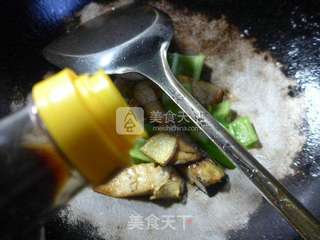 尖椒炒咸鱼的做法步骤：7
