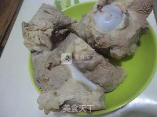 大骨头炖酸菜的做法步骤:4