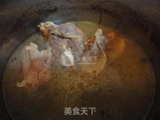 大骨头炖酸菜的做法步骤:6