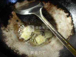 尖椒炒咸鱼的做法步骤：3