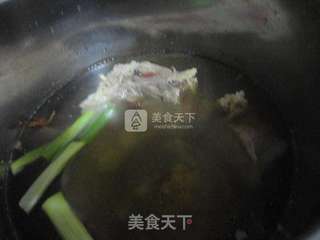 大骨头炖酸菜的做法步骤:5