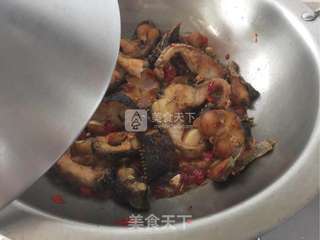 米饭杀手【泡椒烧黑鱼】的做法步骤:11