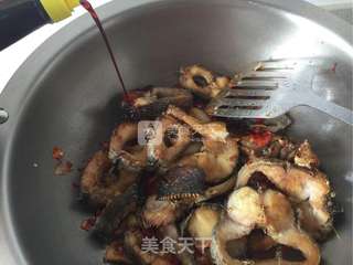 米饭杀手【泡椒烧黑鱼】的做法步骤:9