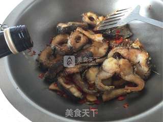 米饭杀手【泡椒烧黑鱼】的做法步骤：8