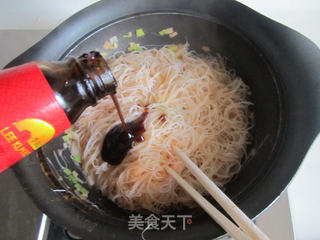 五彩虾仁粉丝煲的做法步骤:12