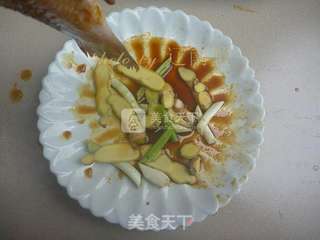 清蒸鲈鱼的做法步骤:4