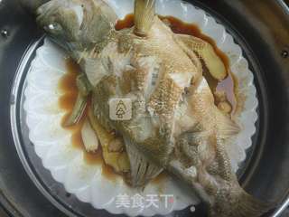 清蒸鲈鱼的做法步骤:6