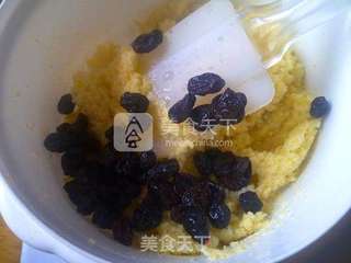 椰蓉葡萄花环面包的做法步骤:7