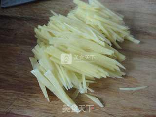 茄丝炒土豆丝的做法步骤:3