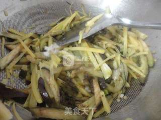 茄丝炒土豆丝的做法步骤:6