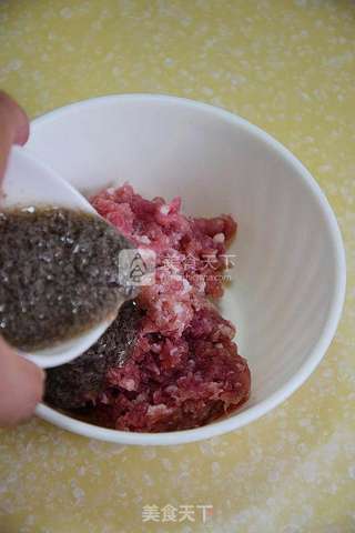 裙带虾酱肉末饼的做法步骤:5