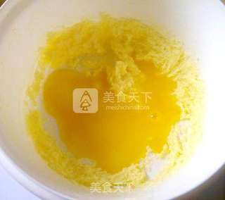 椰蓉葡萄花环面包的做法步骤:4