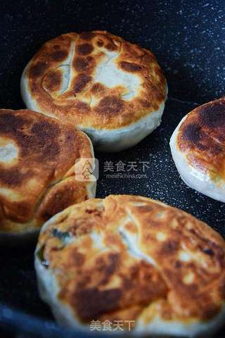 裙带虾酱肉末饼的做法步骤:8
