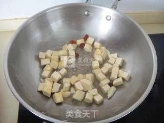 腊肠炒三丁的做法步骤:6