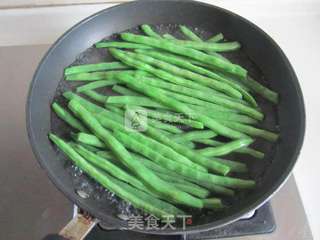 干锅四季豆的做法步骤:2