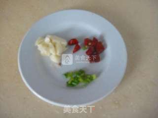 腊肠炒三丁的做法步骤:3