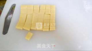 牛奶小方饼的做法步骤：2