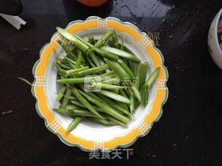 甜虾炒芦笋的做法步骤:2