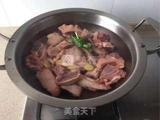 【茶树菇炖土番鸭】的做法步骤:3