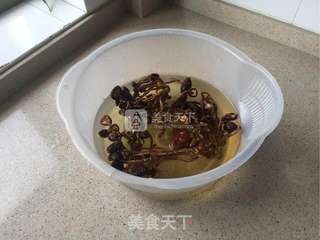 【茶树菇炖土番鸭】的做法步骤:2