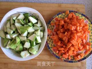 红烧肉焖饭的做法步骤:2