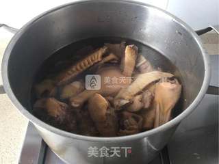 【茶树菇炖土番鸭】的做法步骤:6