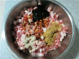 粉条猪肉大蒸包的做法步骤:2