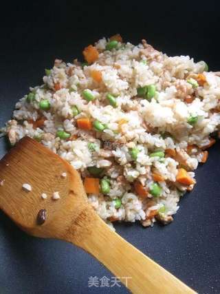 马哈鱼~缤纷青豆炒饭的做法步骤：7
