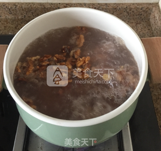 核桃莲子猪骨煲的做法步骤:3