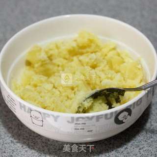 烤箱美食轻松做----芝士焗薯球的做法步骤:2