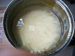 清炒瘦肉土豆丝的做法步骤:2