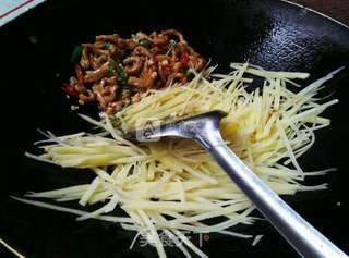 清炒瘦肉土豆丝的做法步骤:5