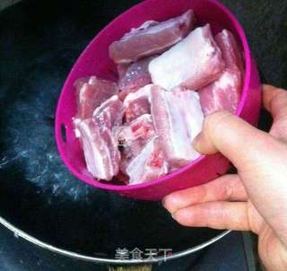 糖醋排骨~一份排骨搞定一菜一汤的做法步骤:2