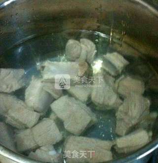 糖醋排骨~一份排骨搞定一菜一汤的做法步骤:3