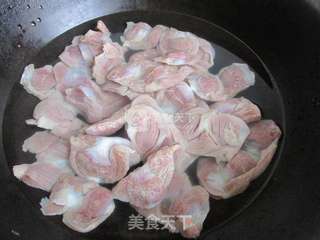 凉拌鸡胗的做法步骤：1